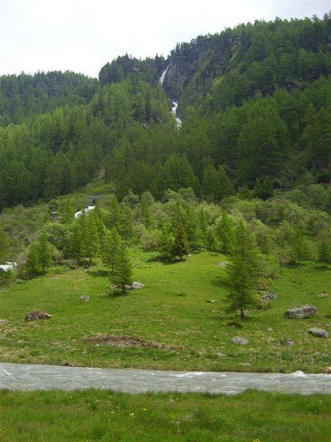 Walking in the Valgrisenche Valley