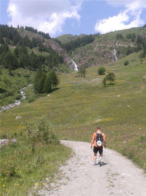 Walking above Sarre