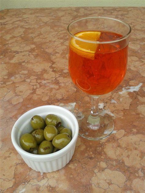 Spritz and olives!